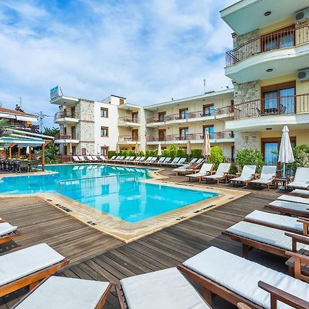 Nereides Hotel Hanioti Esterno foto