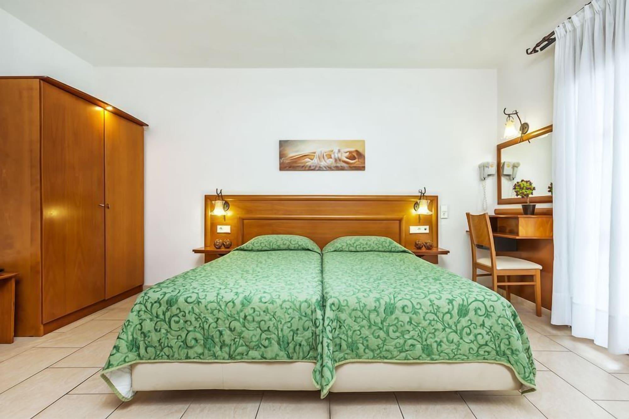 Nereides Hotel Hanioti Esterno foto
