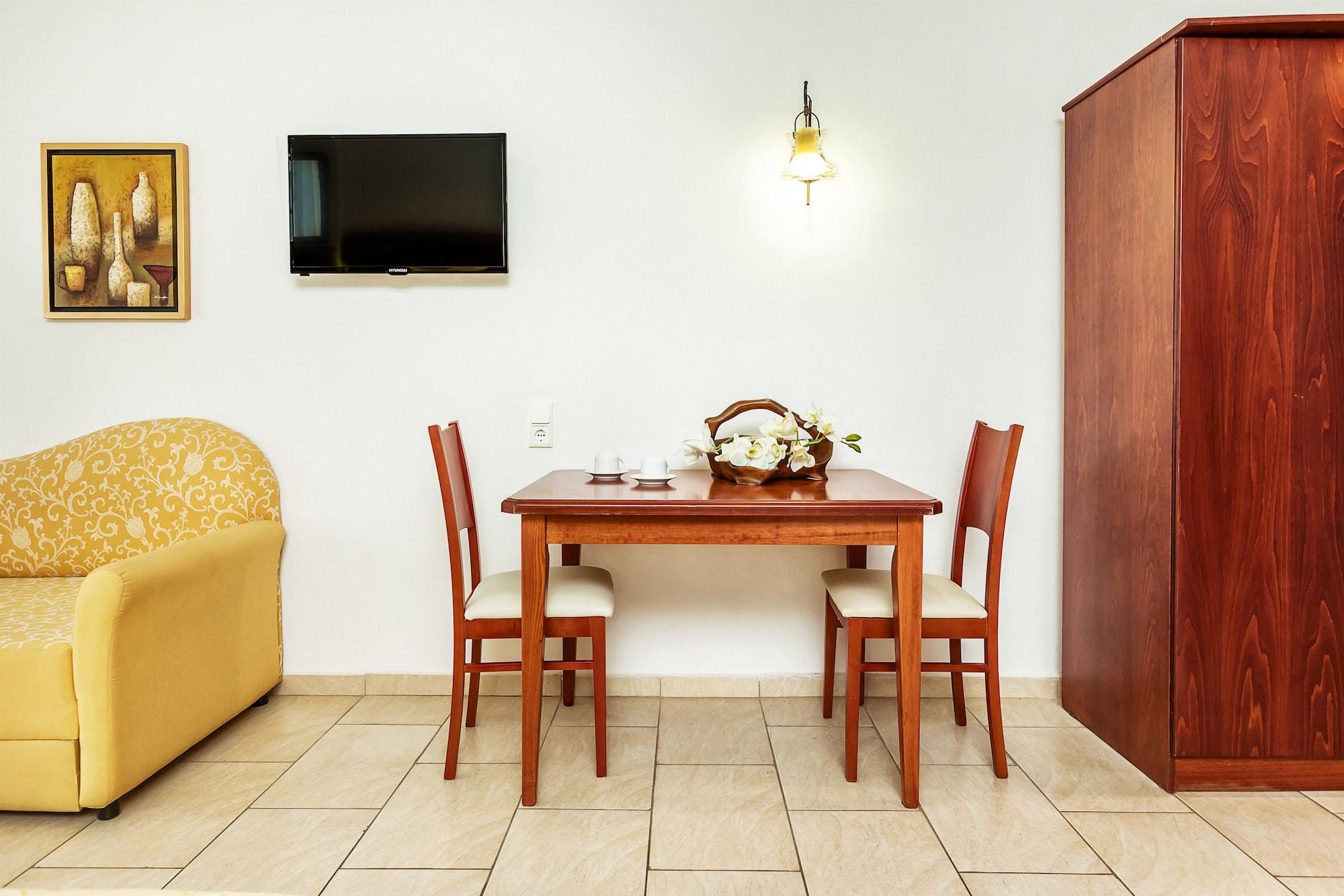 Nereides Hotel Hanioti Esterno foto