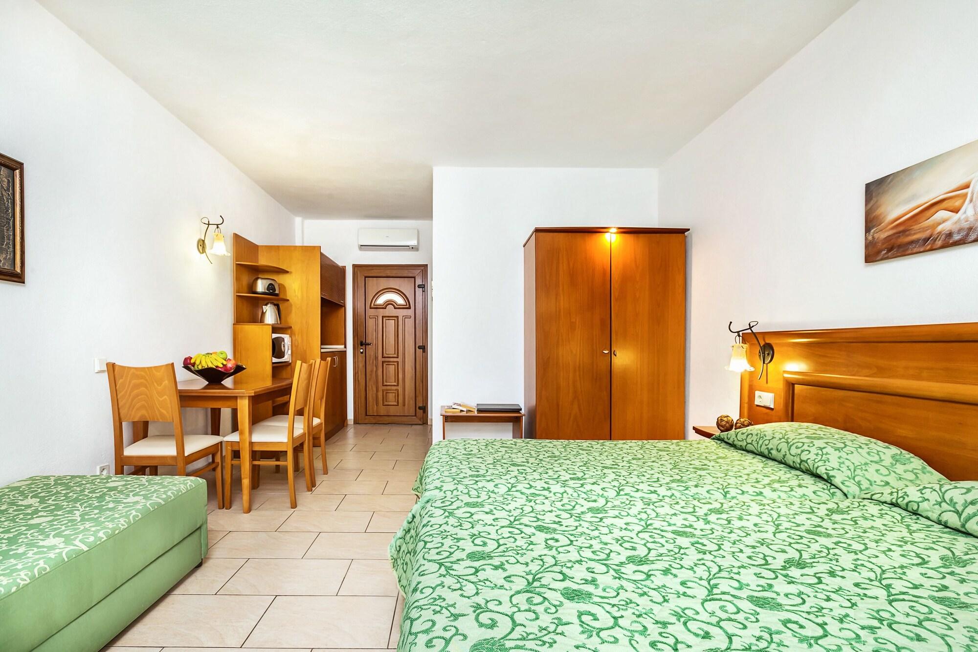 Nereides Hotel Hanioti Esterno foto
