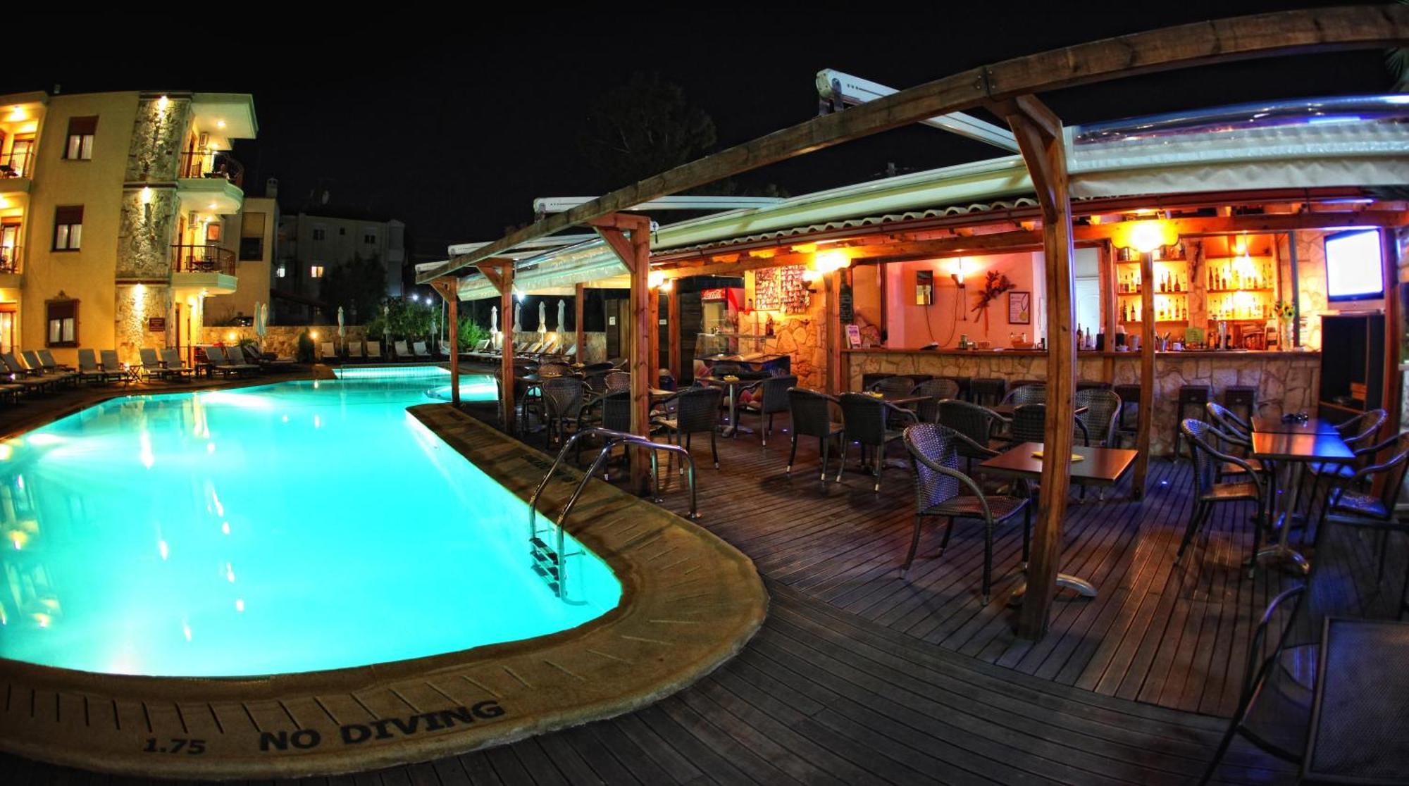 Nereides Hotel Hanioti Esterno foto