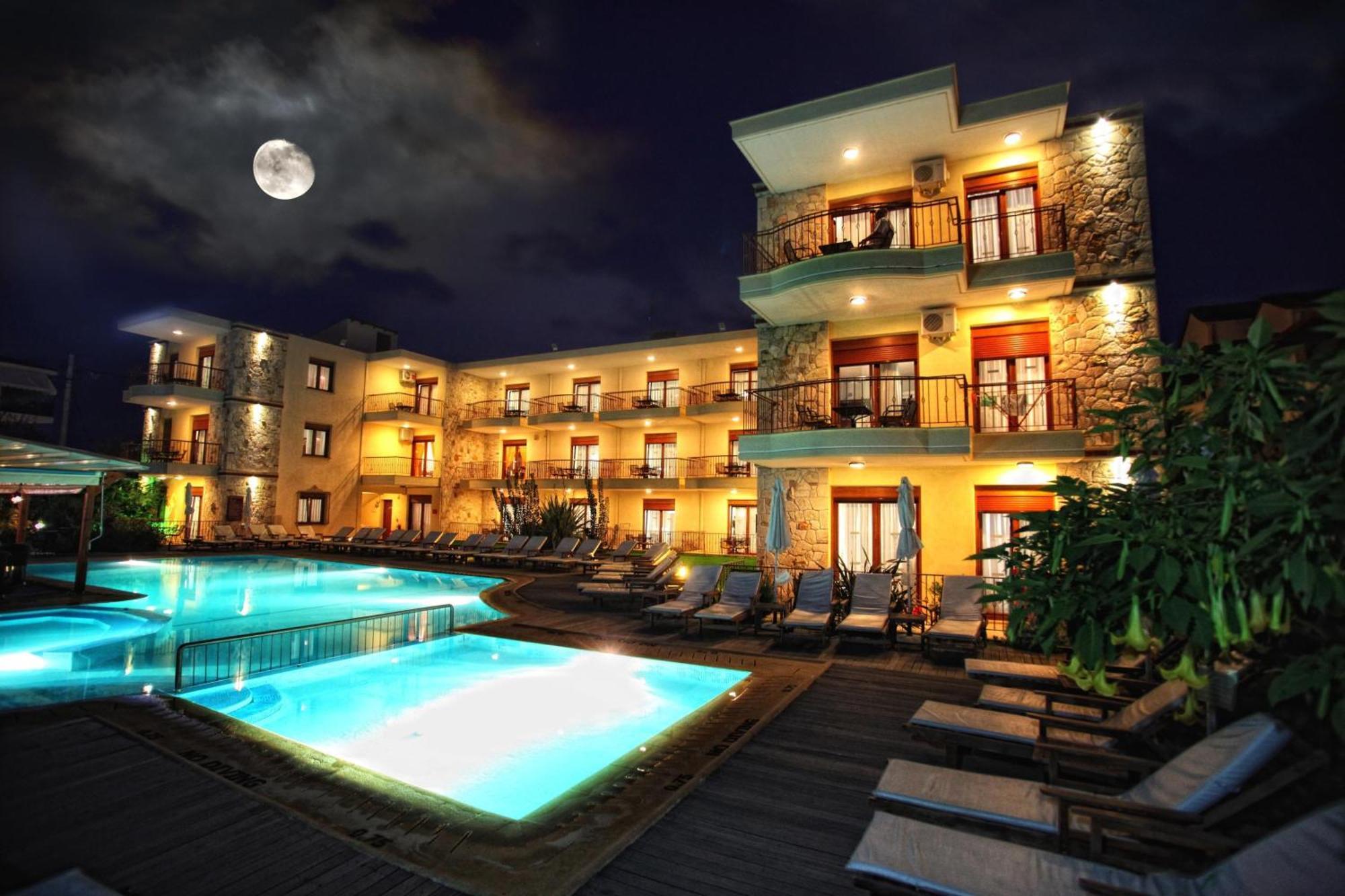 Nereides Hotel Hanioti Esterno foto