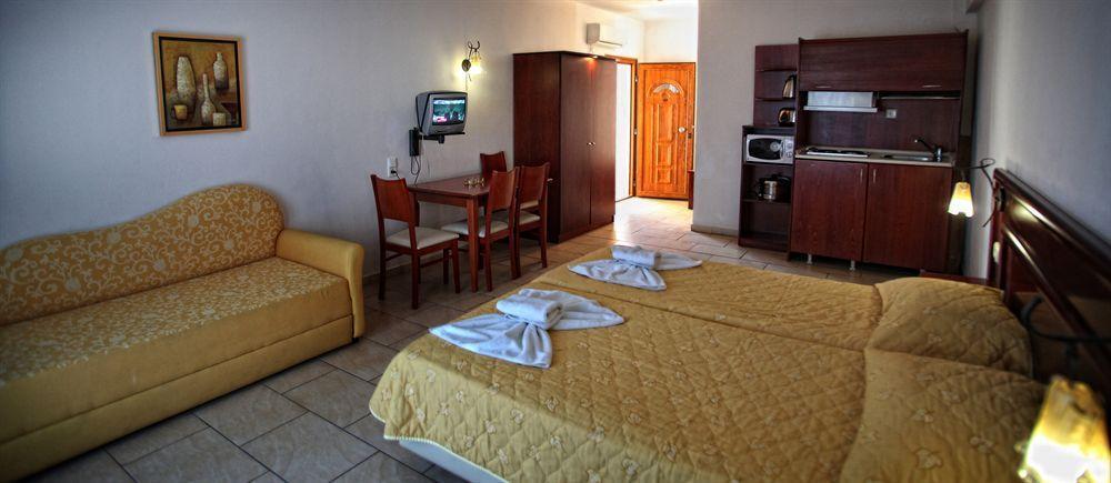 Nereides Hotel Hanioti Esterno foto