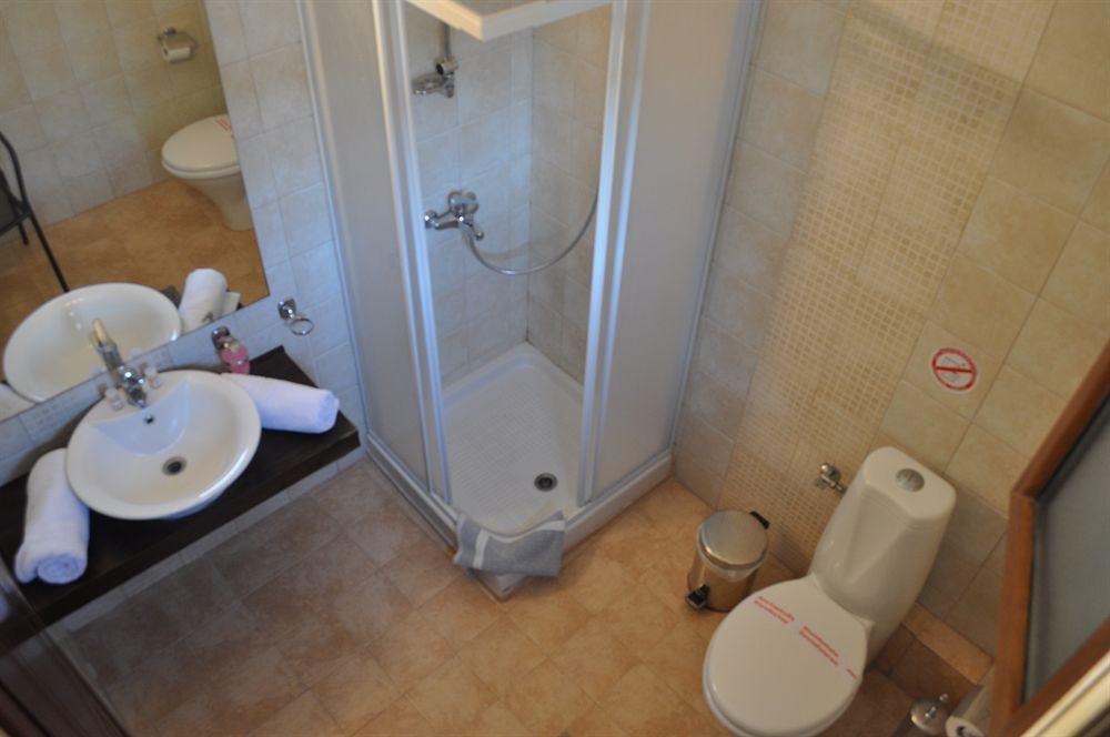 Nereides Hotel Hanioti Esterno foto