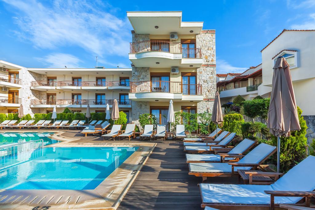 Nereides Hotel Hanioti Esterno foto