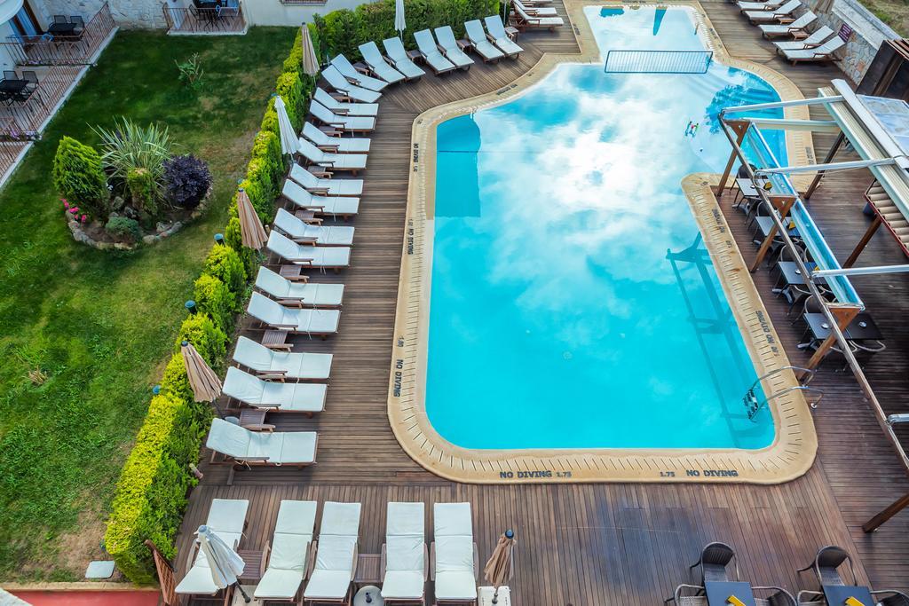 Nereides Hotel Hanioti Esterno foto