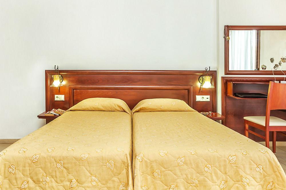 Nereides Hotel Hanioti Esterno foto