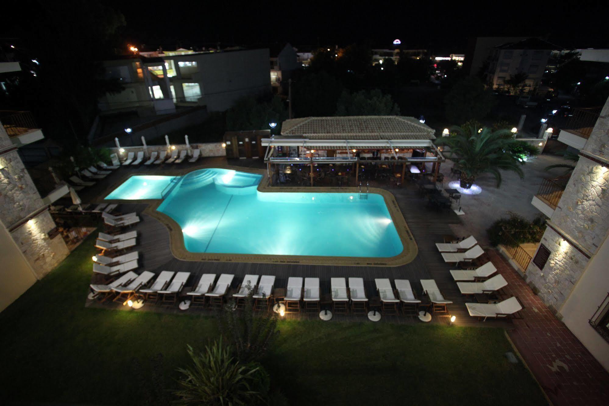 Nereides Hotel Hanioti Esterno foto