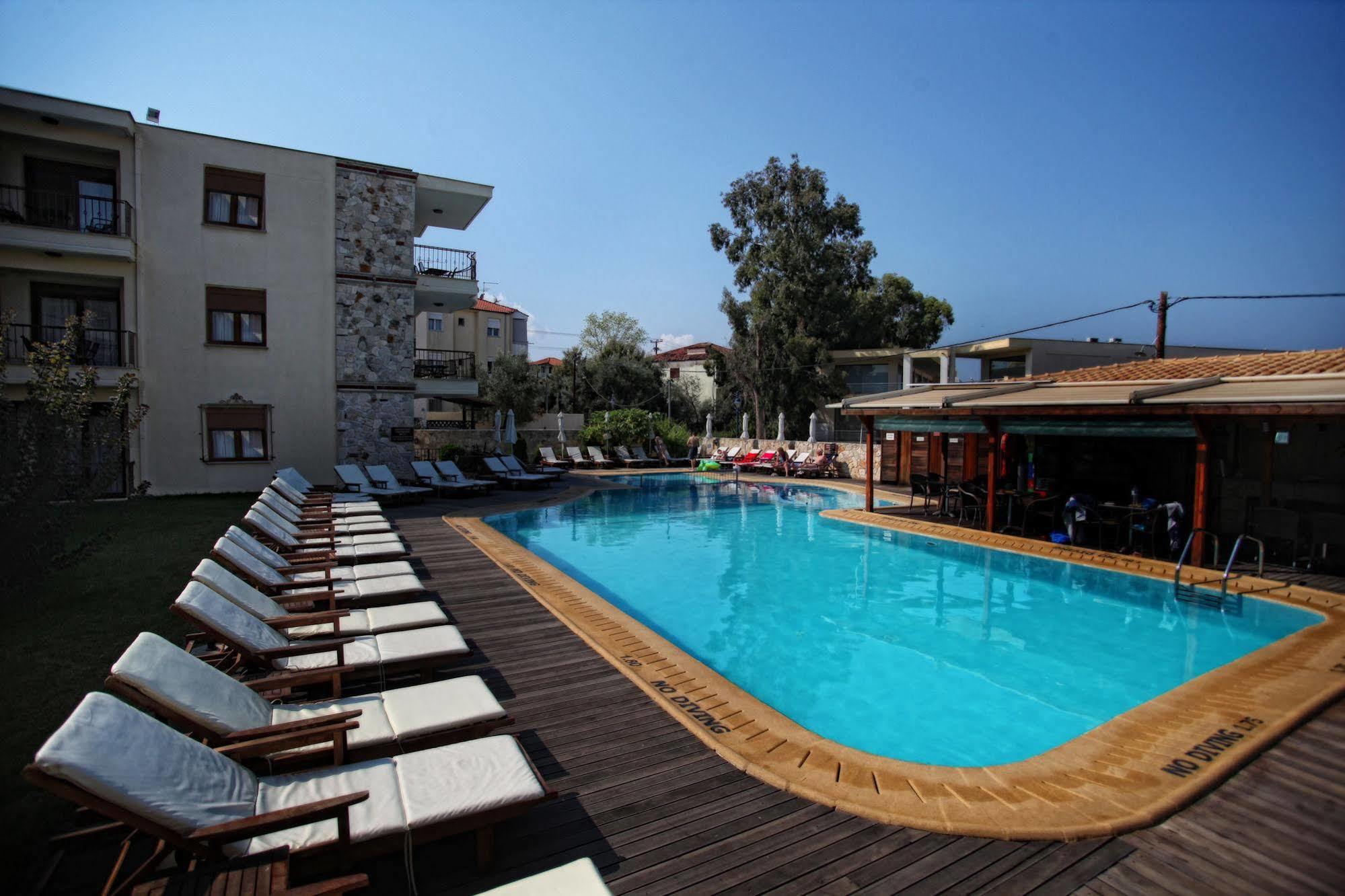 Nereides Hotel Hanioti Esterno foto