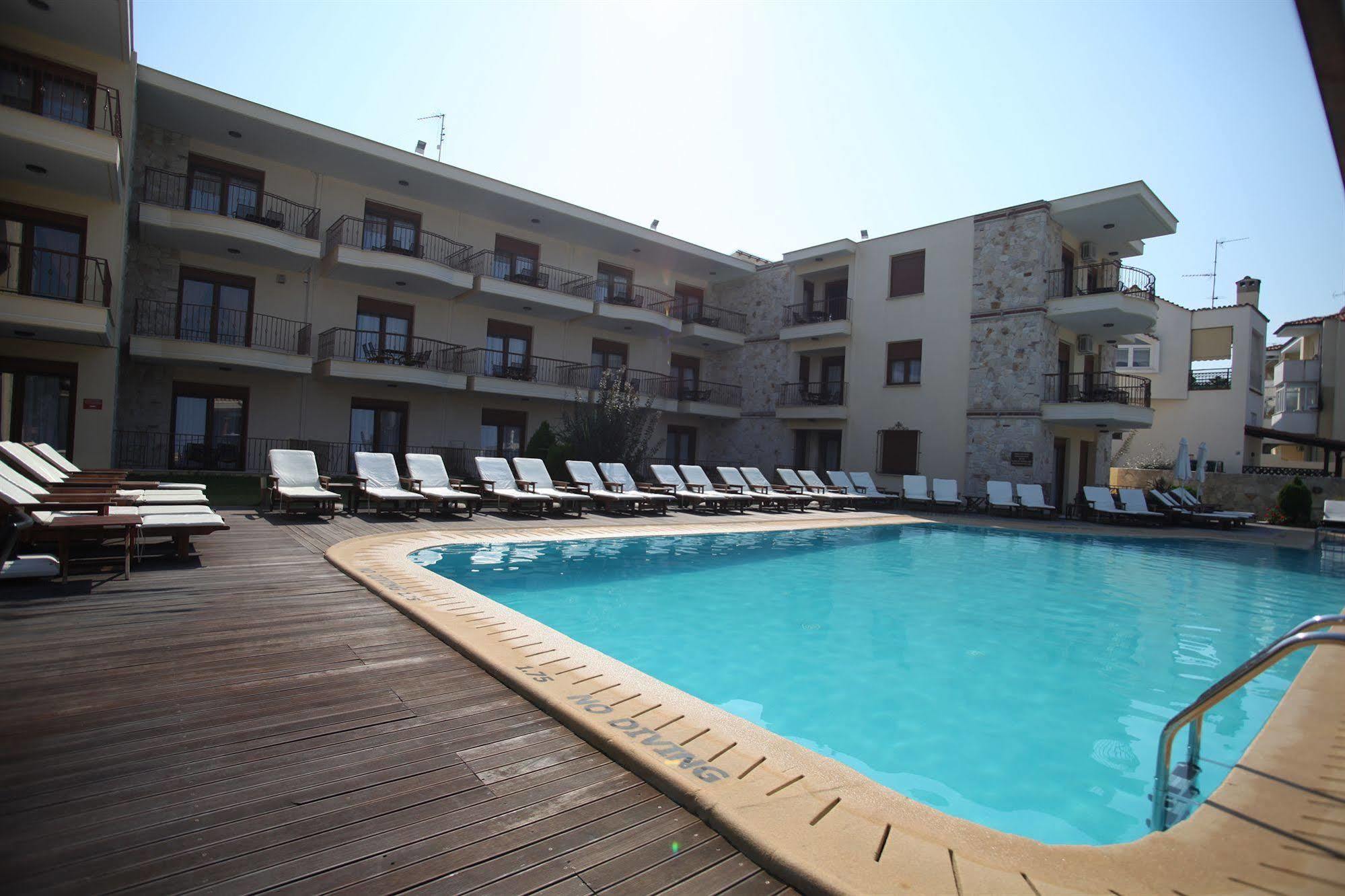 Nereides Hotel Hanioti Esterno foto