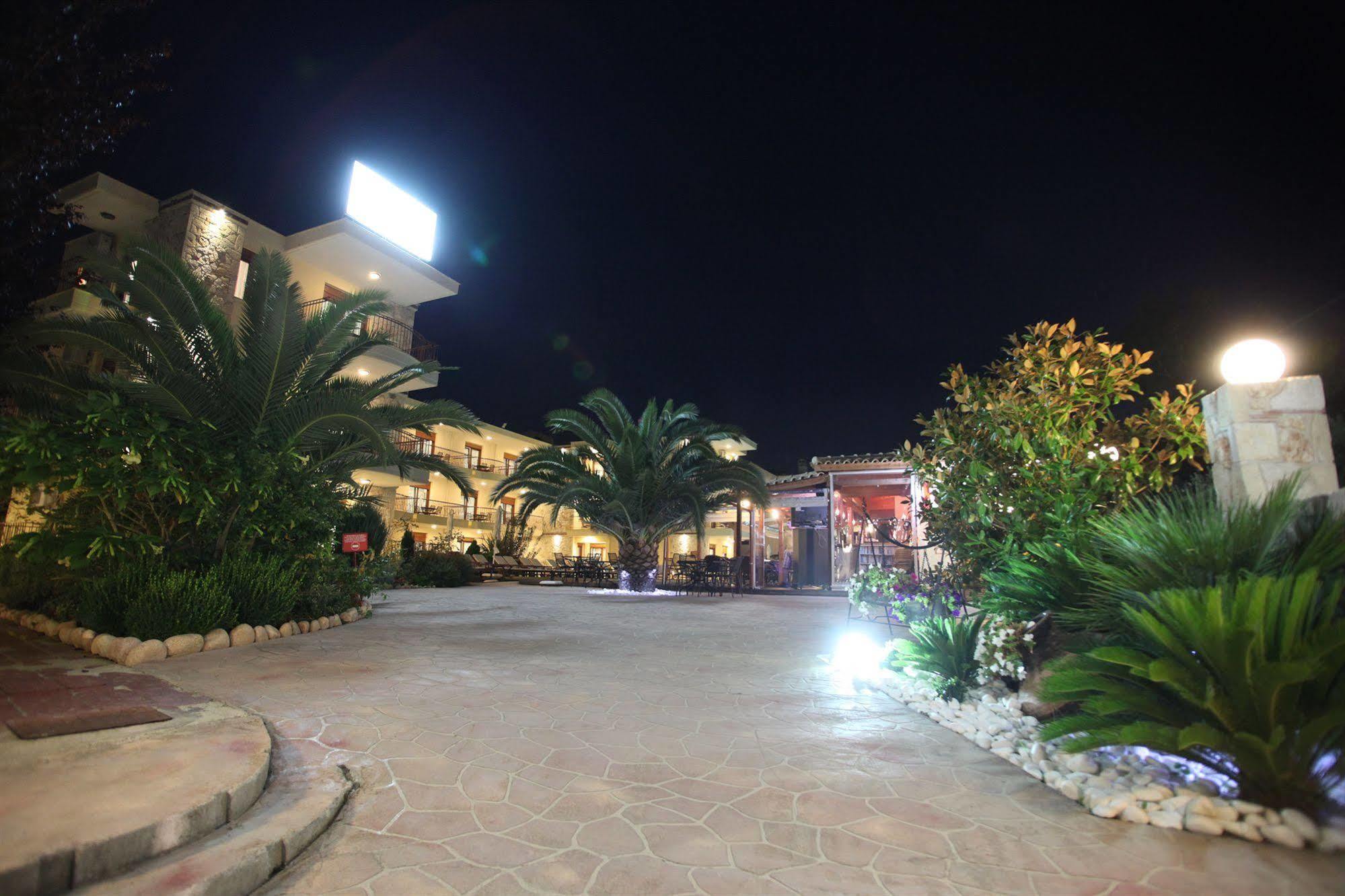 Nereides Hotel Hanioti Esterno foto