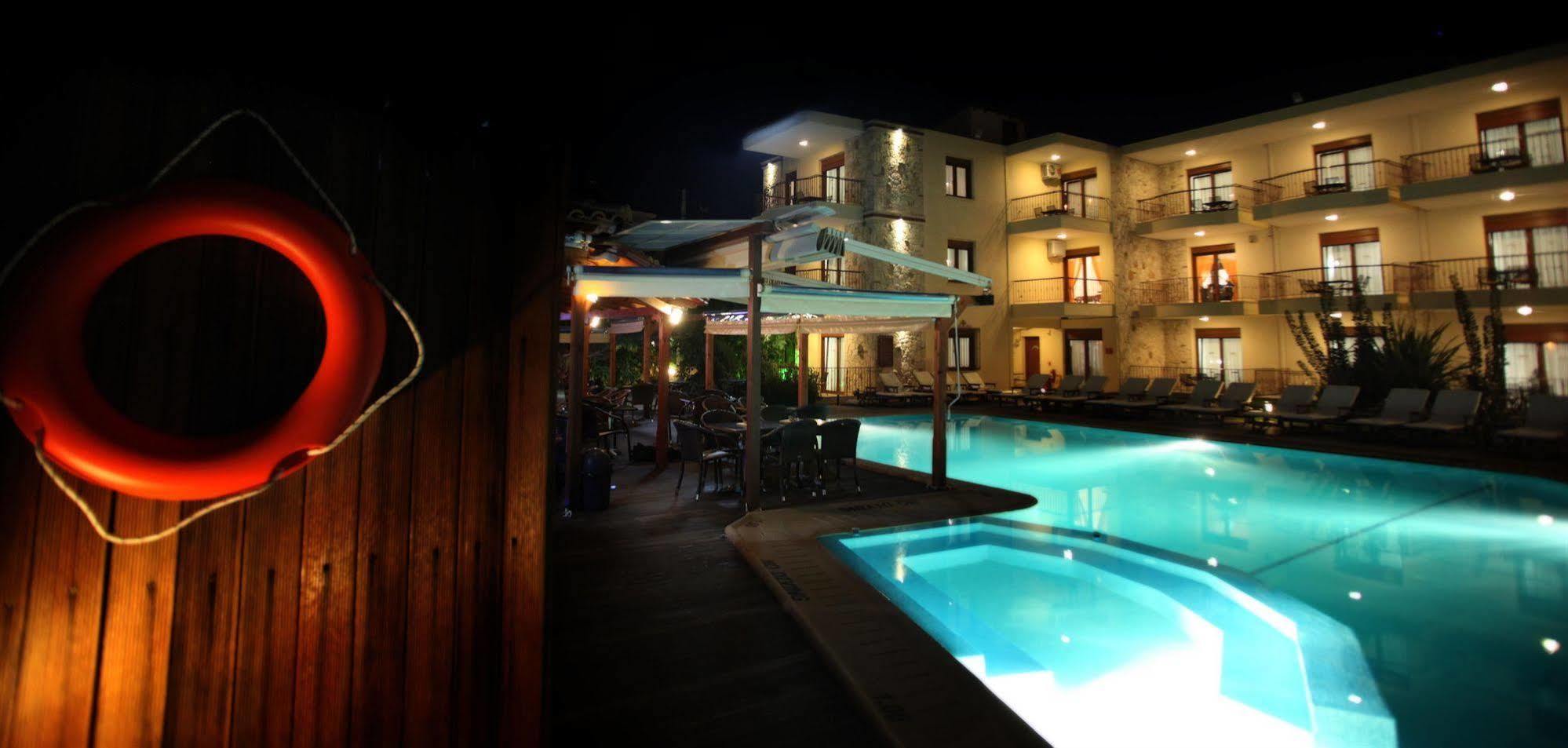 Nereides Hotel Hanioti Esterno foto