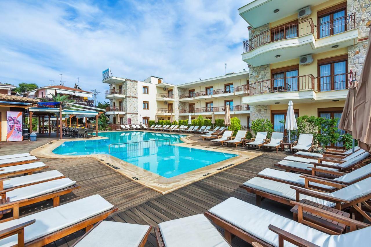 Nereides Hotel Hanioti Esterno foto